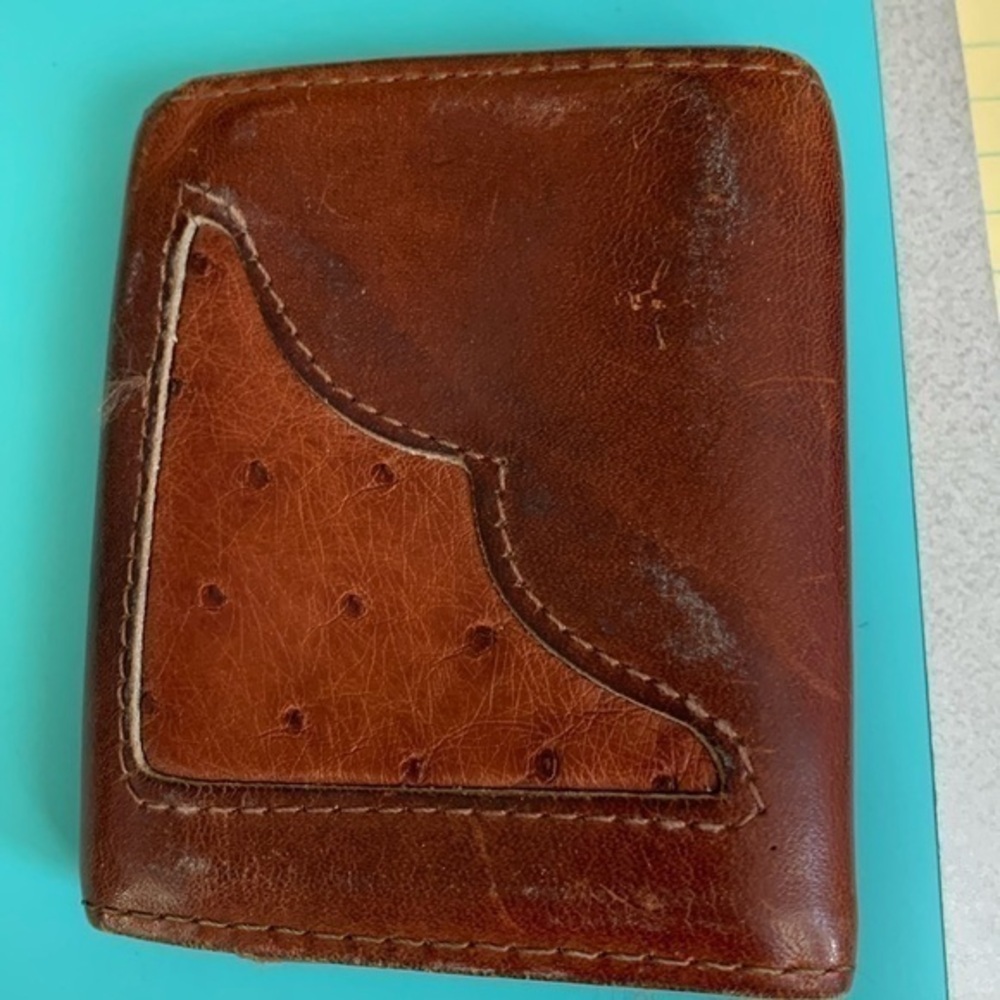Vintage Men’s Brown Leather Trifold Wallet. Slots for photos, ID, credit cards.
